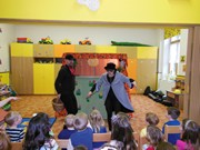 Divadlo Koloběžka - Na návštěvě v Broučkově